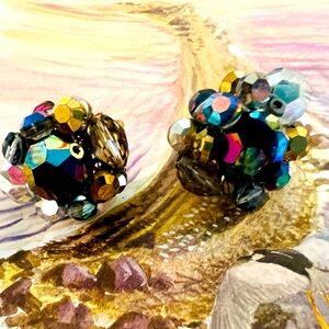 Vintage Vogue 💜💙💛 iridescent 🌈 Rainbow clip back earrings 💛💜💙